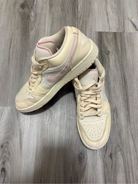 Nike Low-Top Sneakers in Cream with Pink Accents
